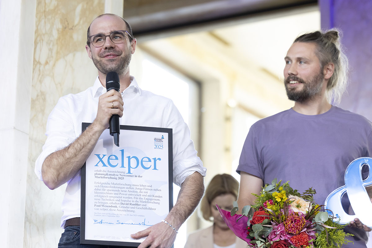 David Ranftler und Paul Wesendonk von xelper bei der Verleihung des planung&analyse Newcomer Awards